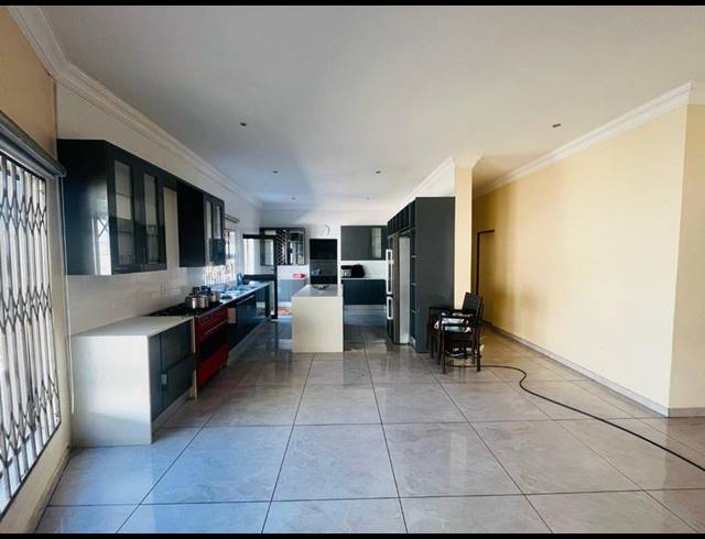 5 BEDROOM HOUSE FOR SALE IN THE REEDS